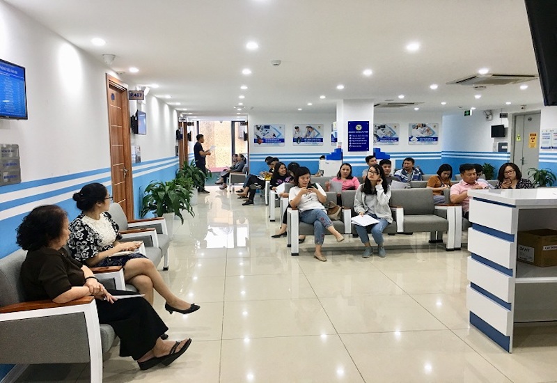 Khu vực khách hàng chờ khám tại một Phòng khám Đa khoa MEDLATEC