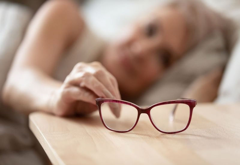 Kính lão thị giúp cải thiện triệu chứng nhìn mờ