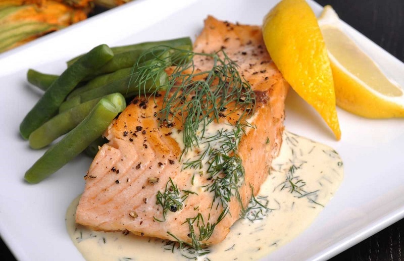 Cá hồi có chứa nhiều đạm và omega-3 tốt cho cơ thể