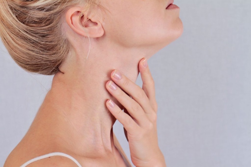 Khó nuốt, nuốt vướng là một triệu chứng có thể giúp nhận biết bệnh ung thư hạ họng 