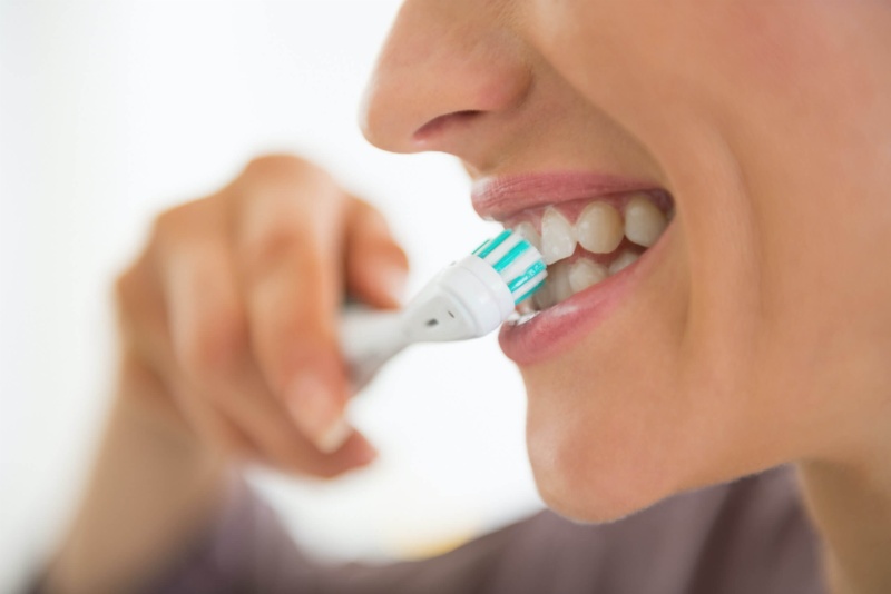 Đảm bảo việc vệ sinh răng miệng sạch sẽ là một biện pháp phòng ngừa ung thư hạ họng