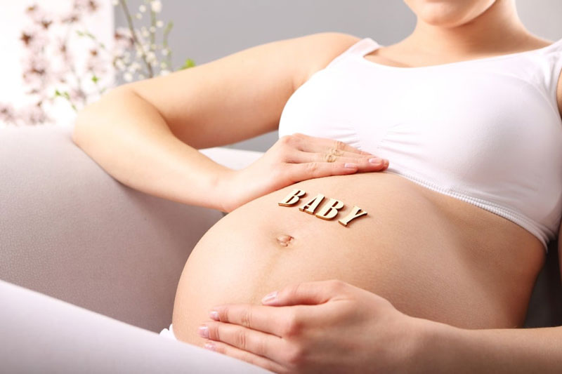 Mẹ bầu nên theo dõi sức khỏe và sự phát triển của thai