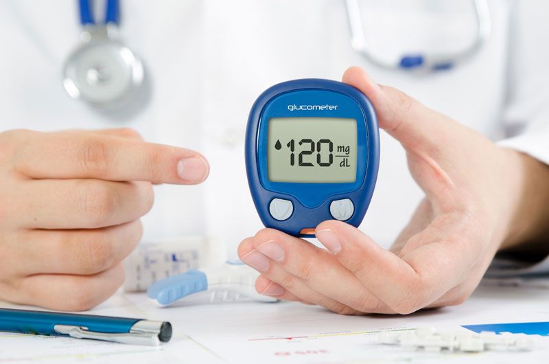 Theo dõi chỉ số đường huyết thường xuyên để sớm phát hiện và điều trị kịp thời những bệnh lý nguy hiểm