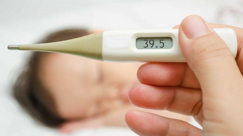 Người bị viêm thanh quản khi sốt cao liên tục 39 độ cần được can thiệp y tế