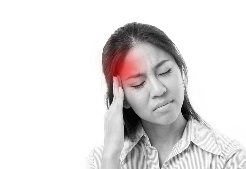 Đau đầu là triệu chứng thường gặp của bệnh