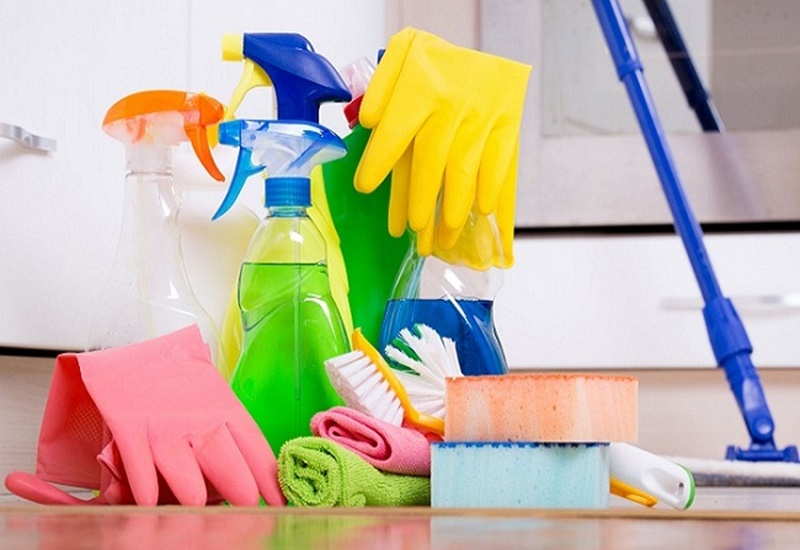 Thường xuyên tiếp xúc với hóa chất khi lau dọn nhà cửa sẽ có nguy cơ cao bị bệnh