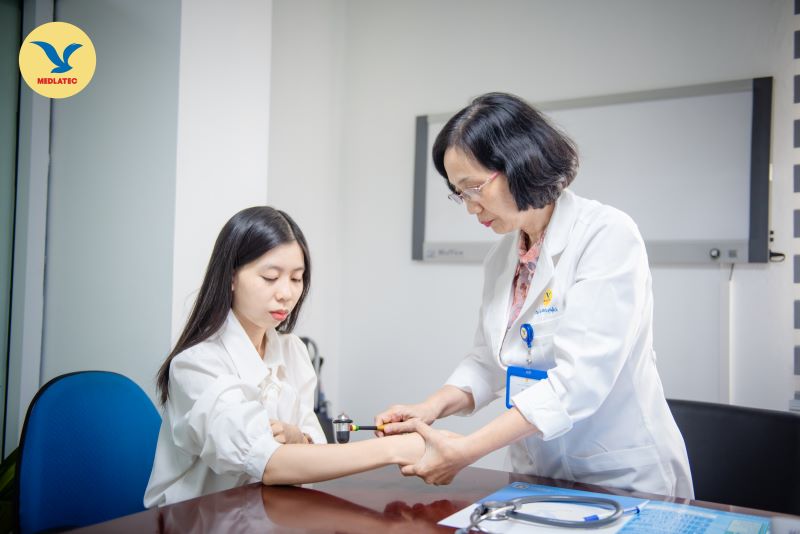 Bác sĩ Hòa là chuyên gia giàu kinh nghiệm trong lĩnh vực Nội Thần kinh