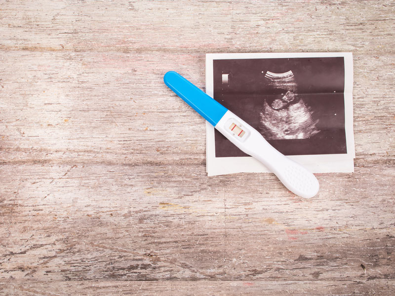 Bạn nên kết hợp xét nghiệm và siêu âm để theo dõi sự phát triển của thai