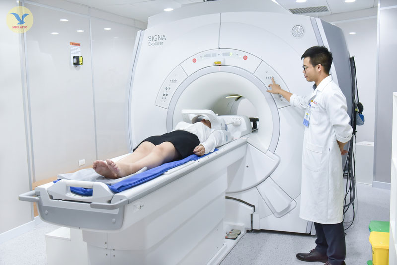 Chụp MRI hoặc CT để chẩn đoán bệnh