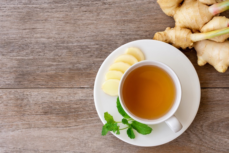 Bạn nên giữ thói quen uống 2 tách trà gừng mỗi ngày để cân bằng axit có trong dạ dày, phòng trừ nguy cơ trào ngược dạ dày