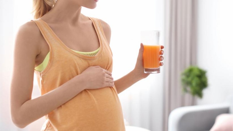 Nước ép có nhiều lợi ích cho cả mẹ bầu và thai nhi