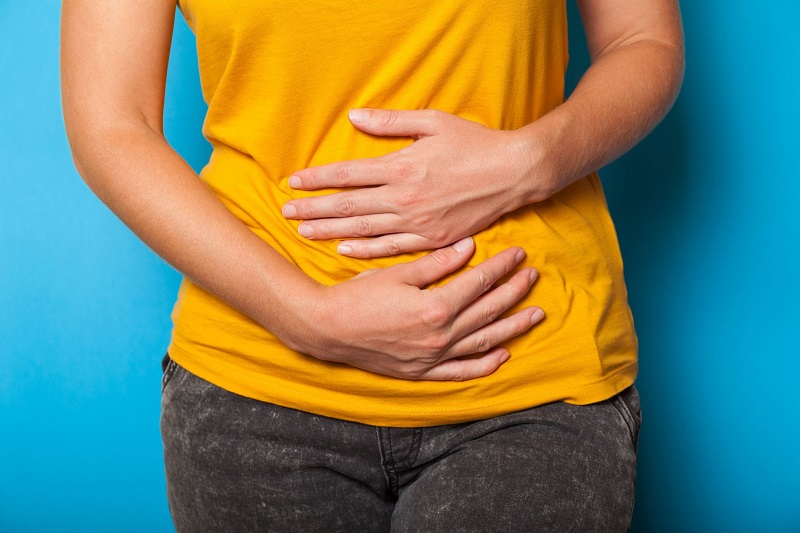 Vùng bụng bị đau có thể biểu hiện của bất thường ở vòng tránh thai