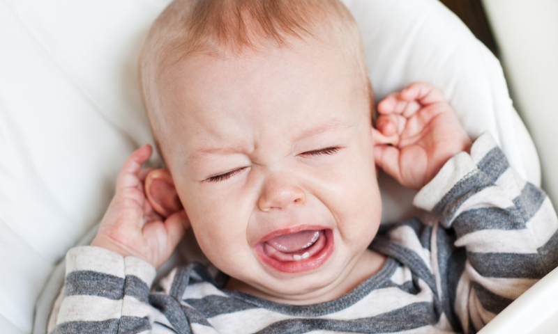 Sự hiện diện của tràn dịch tai giữa là một yếu tố cần thiết để chẩn đoán viêm tai giữa