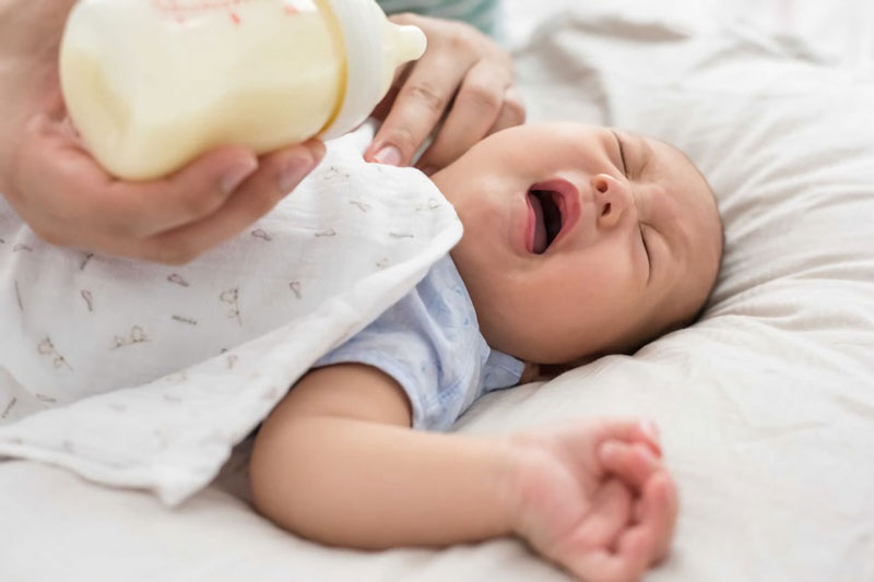 Trẻ dính thắng lưỡi ở mức độ nặng và gây cản trở đến việc bú sữa thì cần tiến hành phẫu thuật