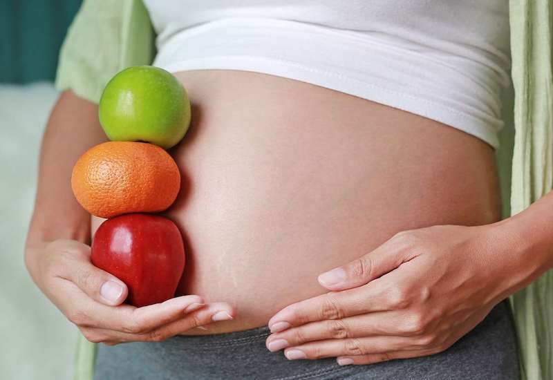 Trái cây chứa một lượng chất xơ và vitamin dồi dào rất có lợi cho sức khỏe mẹ bầu