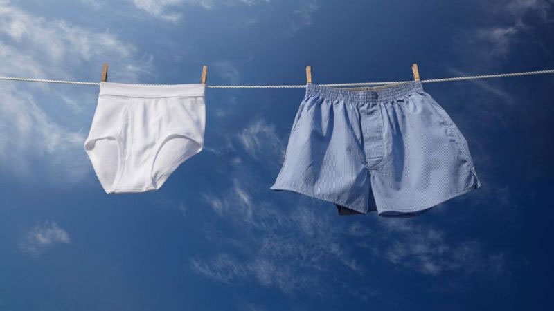 Việc lựa chọn quần lót có vai trò quan trọng trong việc phòng chống vùng kín khô rát