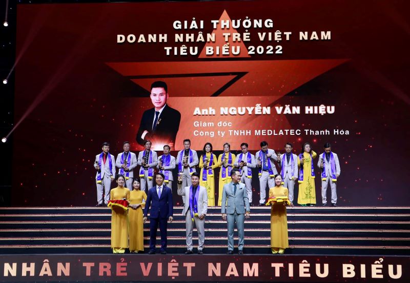 Giám đốc Nguyễn Văn Hiệu MEDLATEC Thanh Hóa vinh dự nhận Giải thưởng Sao đỏ 2022: Vinh danh doanh nhân trẻ Việt Nam tiêu biểu 