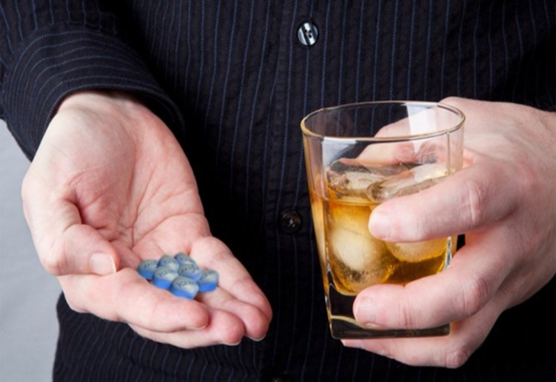 Có nhiều người sau khi dùng quá nhiều rượu sẽ tìm đến thuốc giải rượu để cải thiện các triệu chứng khó chịu do rượu gây ra