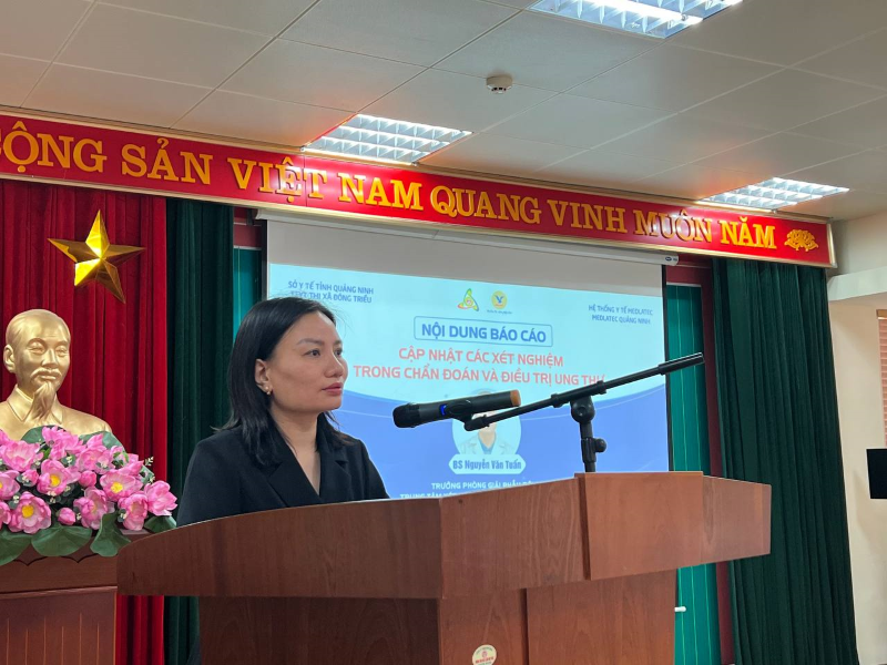 TS.BS Trịnh Thị Quế phát biểu tại Hội nghị tập huấn tổ chức ở Trung tâm Y tế thị xẫ Đồng Triều, Quảng Ninh