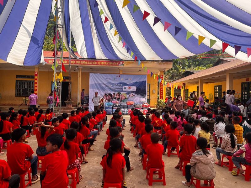 Chương trình "Hơi ấm 2022" tại điểm trường Phổ thông Dân tộc Nội trú Tiểu học Gia Phú (Nậm Trà)  