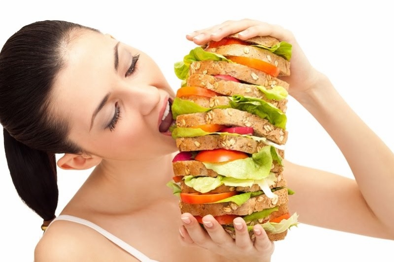 Cơn đau thượng vị có thể xuất hiện khi ăn quá nhiều hay quá no