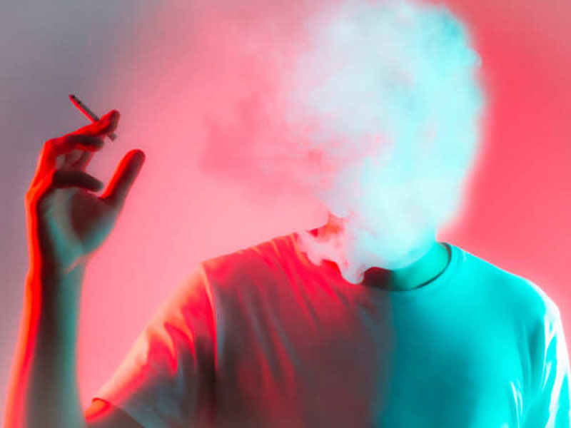 Khói thuốc lá có thể gây tổn thương vòm họng