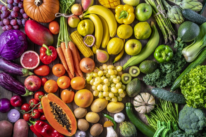 Các loại thực phẩm giàu vitamin, rau xanh và hoa quả tươi có lợi cho bệnh nhân bị sùi mào gà 