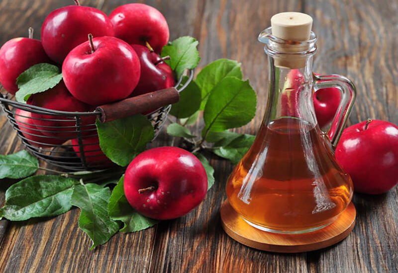 Khi dùng bạn nên pha loãng giấm táo để tránh axit làm tổn thương thực quản và dạ dày