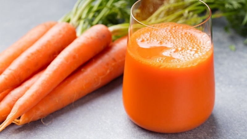 Nam giới có tinh trùng ít nên uống nước ép cà rốt