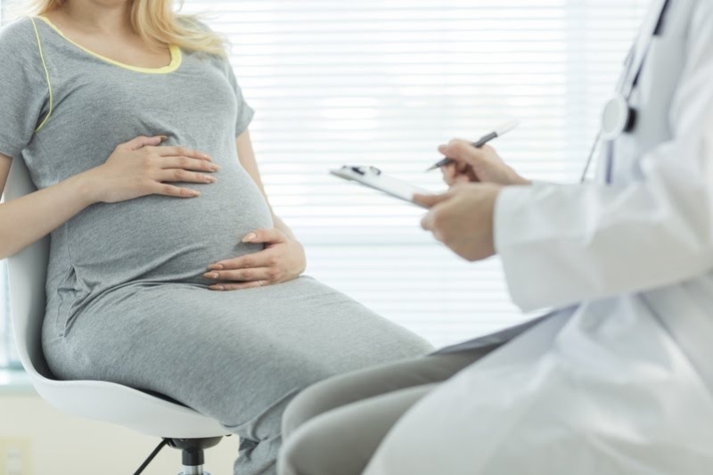 Bà bầu khám thai định kỳ có thể làm xét nghiệm tổng phân tích nước tiểu 