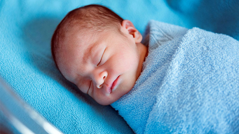 Cha mẹ nên để ý khi trẻ sơ sinh ngủ