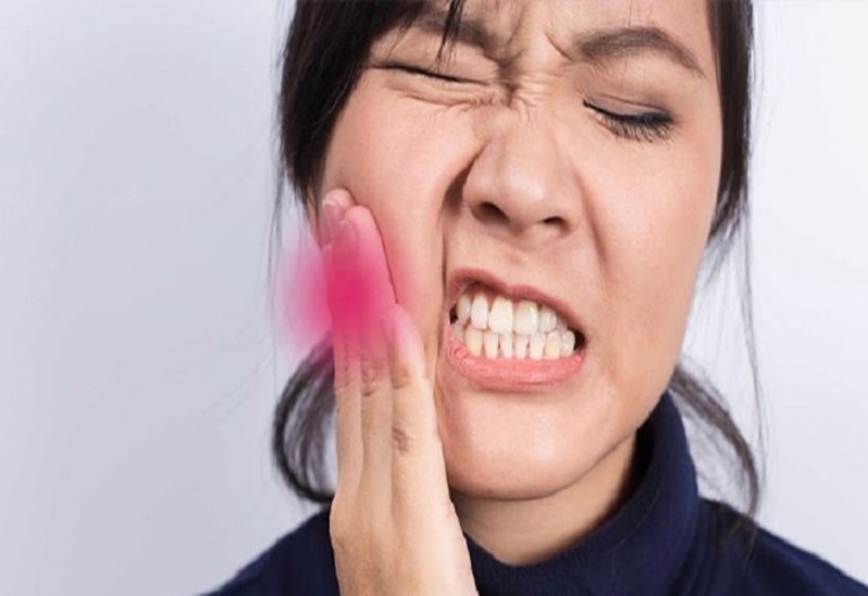 Răng khôn bị sâu gây đau cho người bệnh