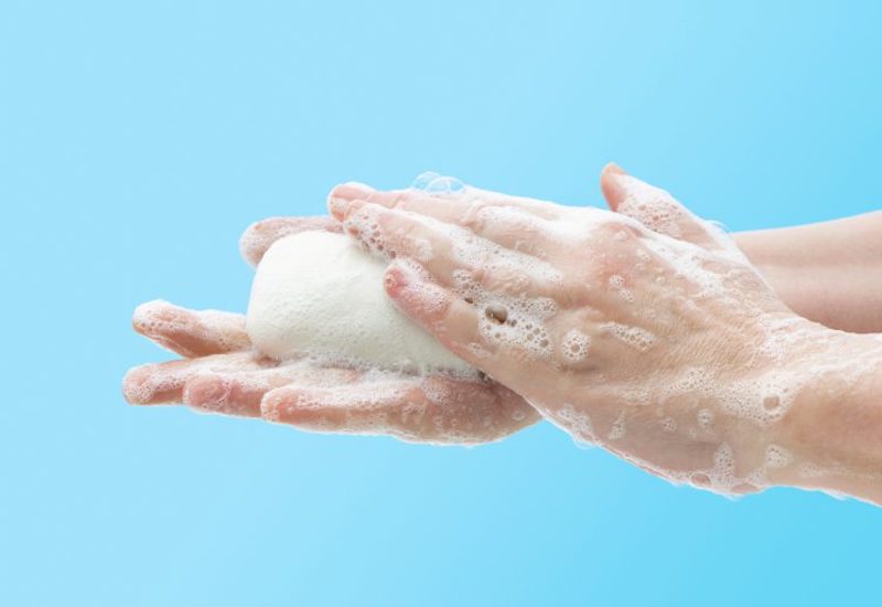 Viêm da bàn tay có thể là do dị ứng với chất tẩy rửa 