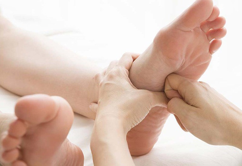 Xoa bóp giúp giảm đau nhức chân