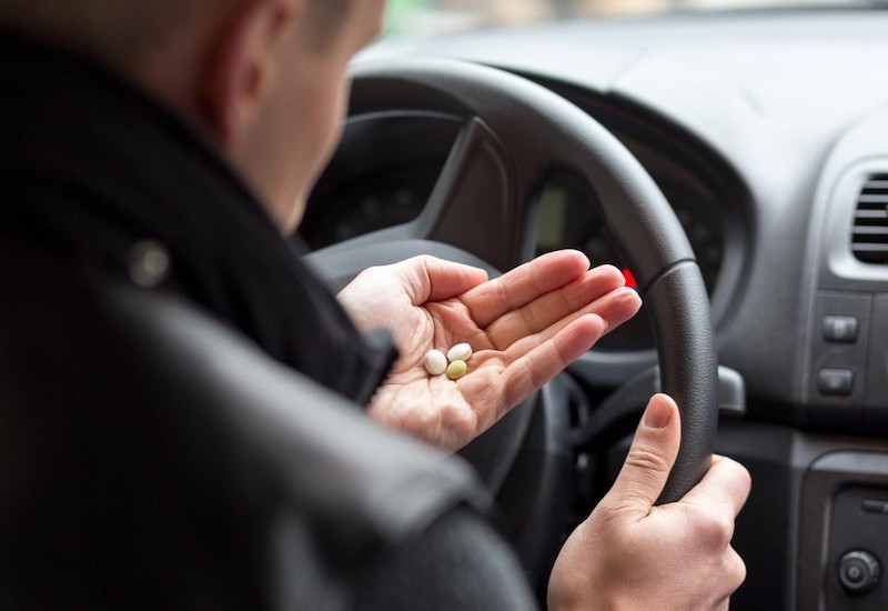 Bạn nên uống thuốc chống nôn ít nhất 30 phút trước khi đi xe
