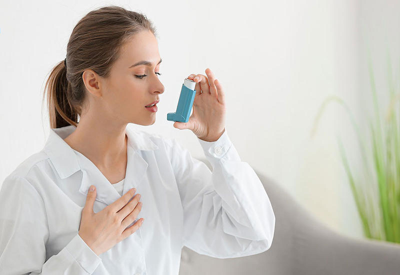 Bệnh nhân bị hen suyễn thường gặp khó khăn trong vấn đề hô hấp