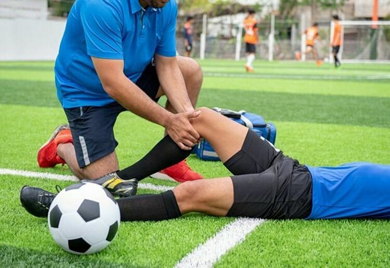 Nhiều vận động viên gặp phải chấn thương khi chơi bóng đá