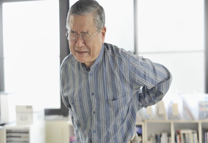 Đau nhức xương khớp thường xảy ra ở người trung niên và cao tuổi