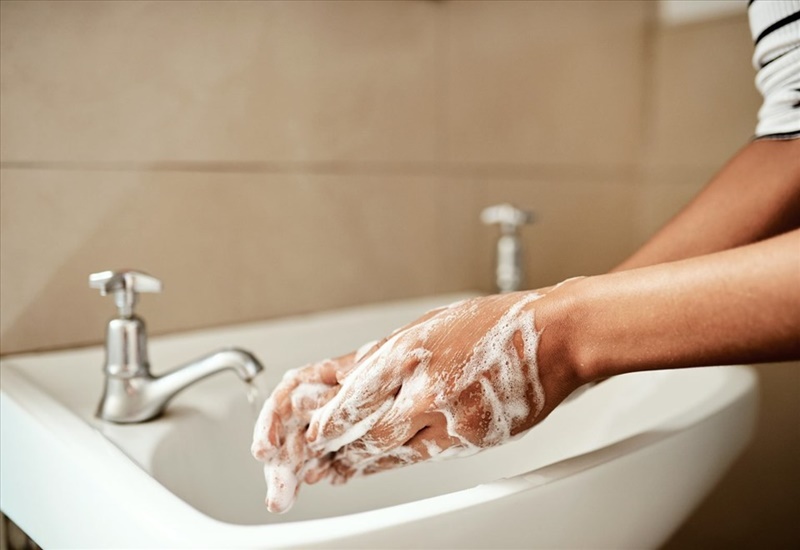 Dùng loại xà phòng có tính tẩy rửa mạnh làm tăng nguy cơ bị bệnh