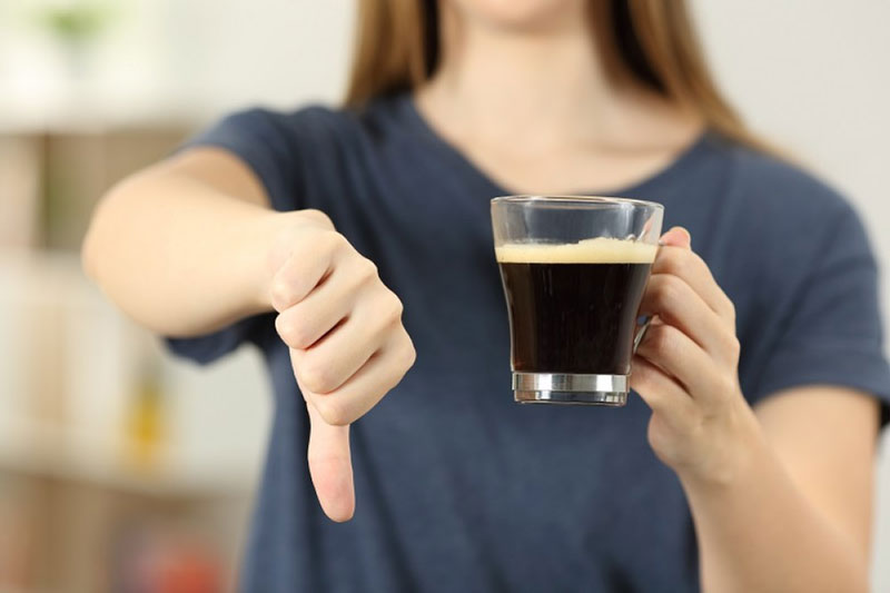 Bạn nên hạn chế sử dụng đồ uống chứa caffein