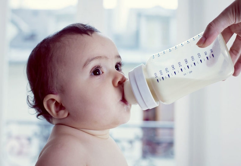 Sữa công thức có thể là nguyên nhân khiến trẻ sơ sinh sôi bụng