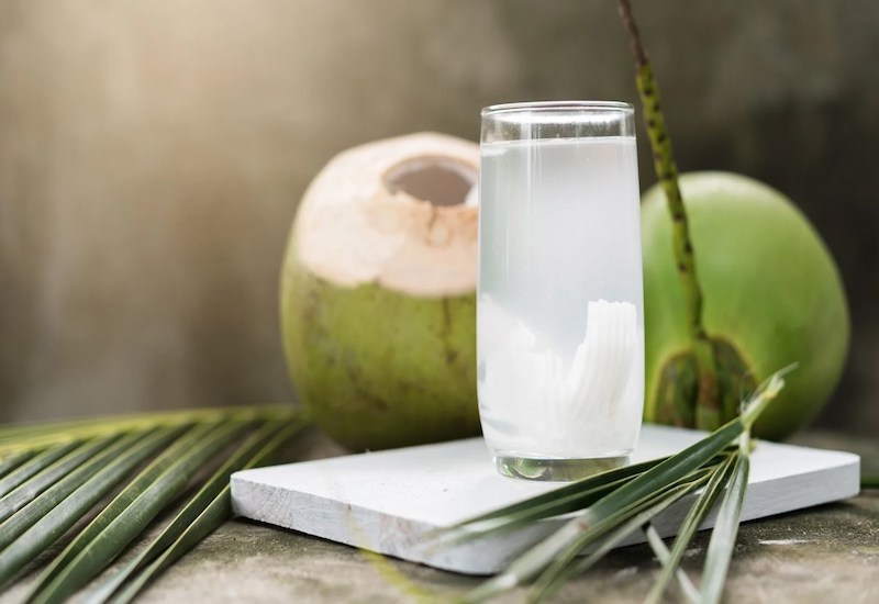 Nước dừa giúp giảm đau bao tử