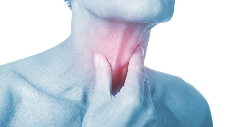 Khản tiếng và đau họng là những biểu hiện thông thường của ung thư vòm họng 