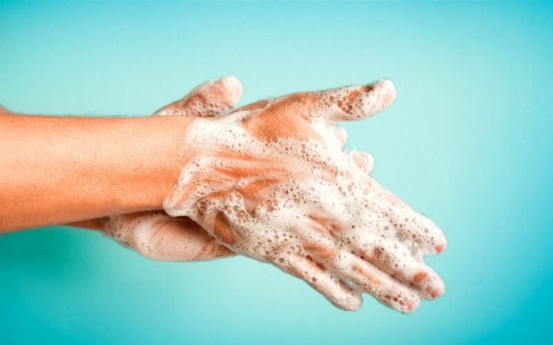 Sử dụng xà phòng để thực hiện rửa tay thường xuyên