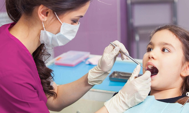 Khám nha khoa định kỳ là giải pháp phòng và điều trị hiệu quả răng sún ở trẻ