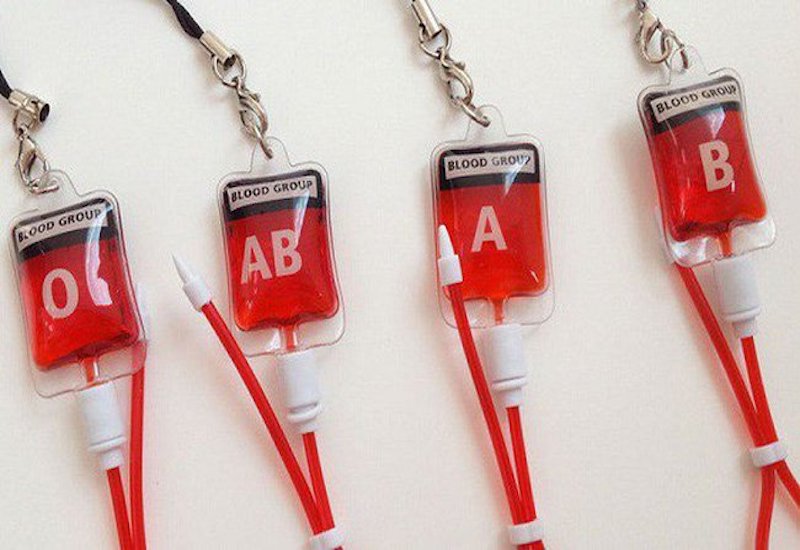 Xét nghiệm máu còn giúp phân loại nhóm máu phục vụ cho việc hiến máu, nhận máu,...