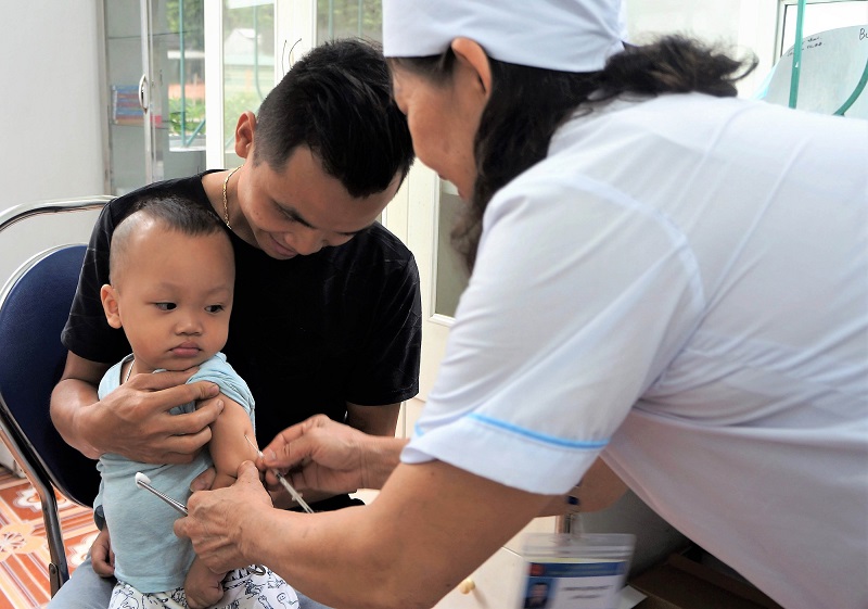 Trẻ nhỏ là đối tượng hàng đầu cần tiêm vắc xin bạch hầu, ho gà, uốn ván