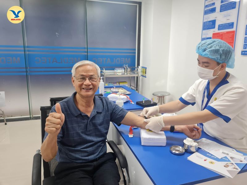 Bác Lê Đình Lan, 71 tuổi, trú tại Cầu Diễn chia sẻ: "Tôi rất hài lòng về dịch vụ cũng như chất lượng khám chữa bệnh, rất may lần này đi khám mọi chỉ số đều ổn. Đặc biệt chương trình ưu đãi giúp tôi tiết kiệm được khá nhiều chi phí". 