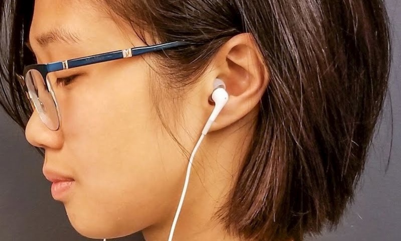 Thói quen đeo tai nghe liên tục là nguyên nhân có thể dẫn đến ù tai kéo dài 