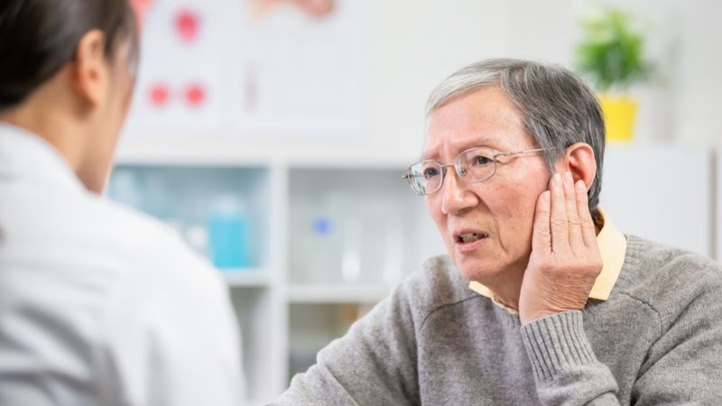 Yếu tố độ tuổi với sự suy yếu của cơ quan thính giác có thể gây ù tai kéo dài
